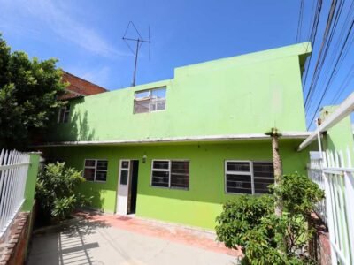 Casa a una cuadra de Mercado Juárez, oportunidad para bodega