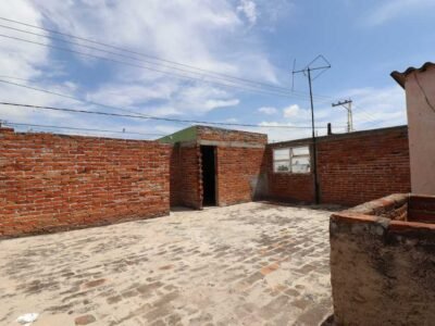 Casa a una cuadra de Mercado Juárez, oportunidad para bodega