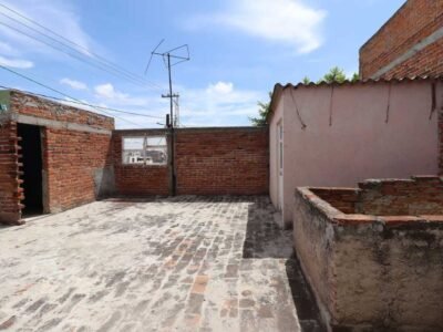 Casa a una cuadra de Mercado Juárez, oportunidad para bodega