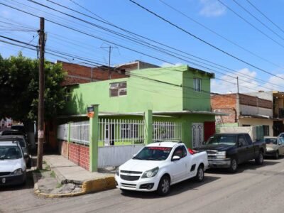 Casa a una cuadra de Mercado Juárez, oportunidad para bodega