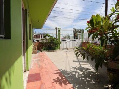 Casa a una cuadra de Mercado Juárez, oportunidad para bodega