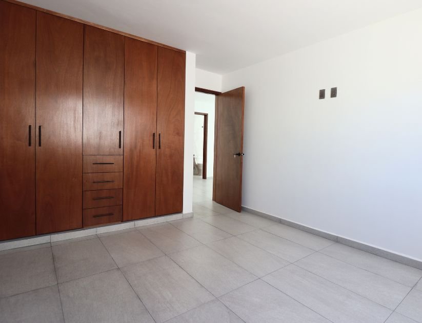 Residencia con 206 m², 3 Recamaras Más Estudio en Fracc Bosques de San Juan