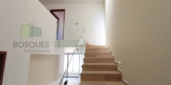 Casa de 2 Niveles, 3 Recámaras, Gran Diseño, Privado y Seguro