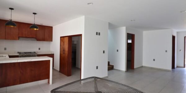 Residencia con 206 m², 3 Recamaras Más Estudio en Fracc Bosques de San Juan