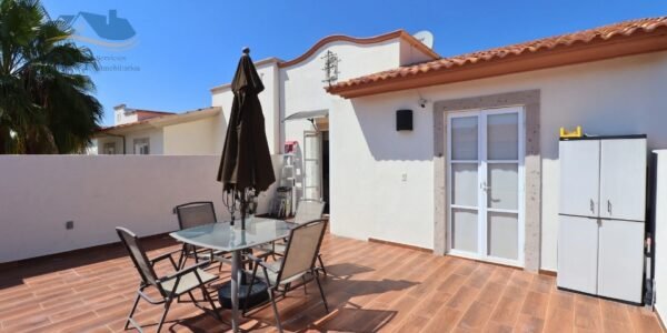 Casa de 4 Recámaras y Jacuzzi en Residencial El Refugio, Qro