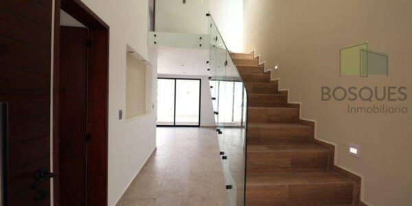 Moderna Casa de dos niveles,186 m2 de Construcción. Fraccionamiento Bosques de San Juan