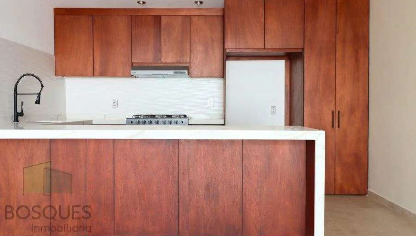 Moderna Casa de dos niveles,186 m2 de Construcción. Fraccionamiento Bosques de San Juan