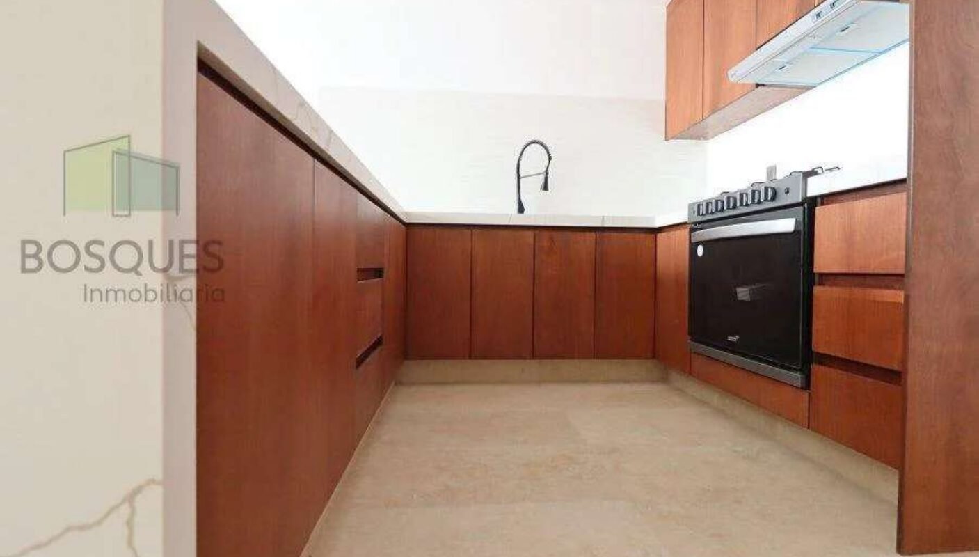 Moderna Casa de dos niveles,186 m2 de Construcción. Fraccionamiento Bosques de San Juan