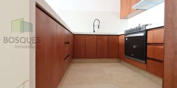 Moderna Casa de dos niveles,186 m2 de Construcción. Fraccionamiento Bosques de San Juan