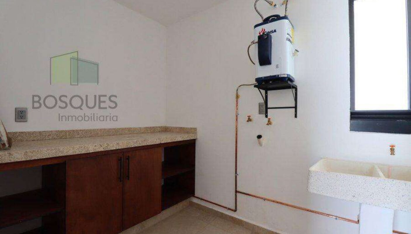 Moderna Casa de dos niveles,186 m2 de Construcción. Fraccionamiento Bosques de San Juan