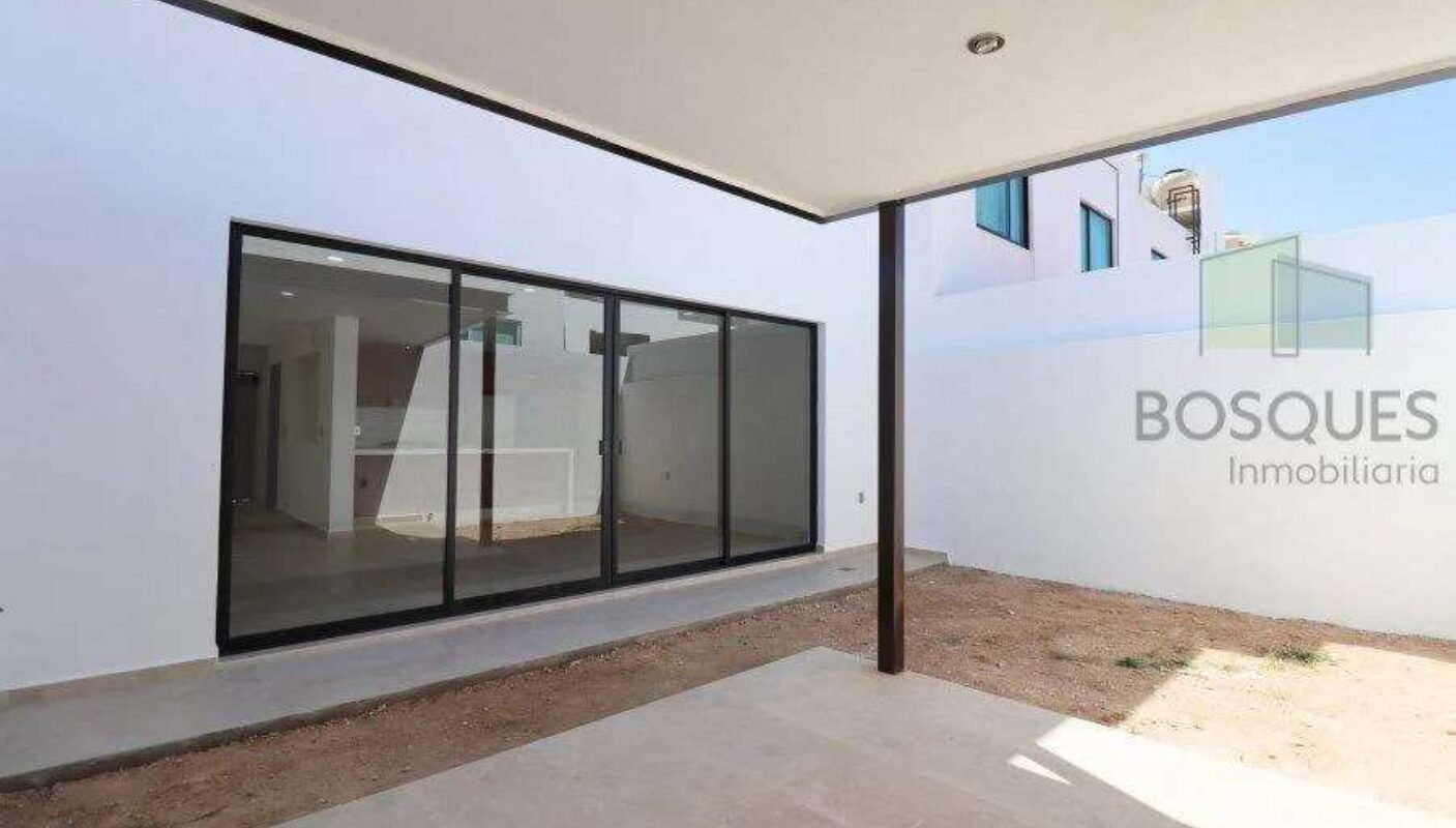 Moderna Casa de dos niveles,186 m2 de Construcción. Fraccionamiento Bosques de San Juan