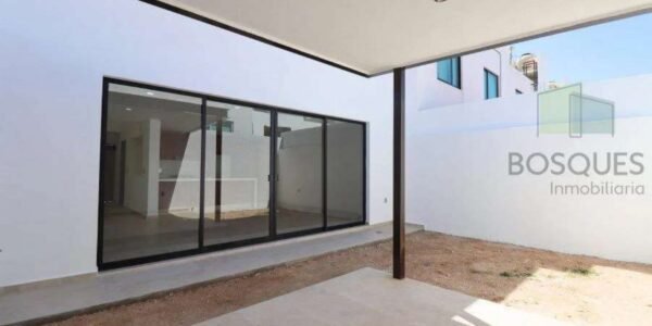 Moderna Casa de dos niveles,186 m2 de Construcción. Fraccionamiento Bosques de San Juan