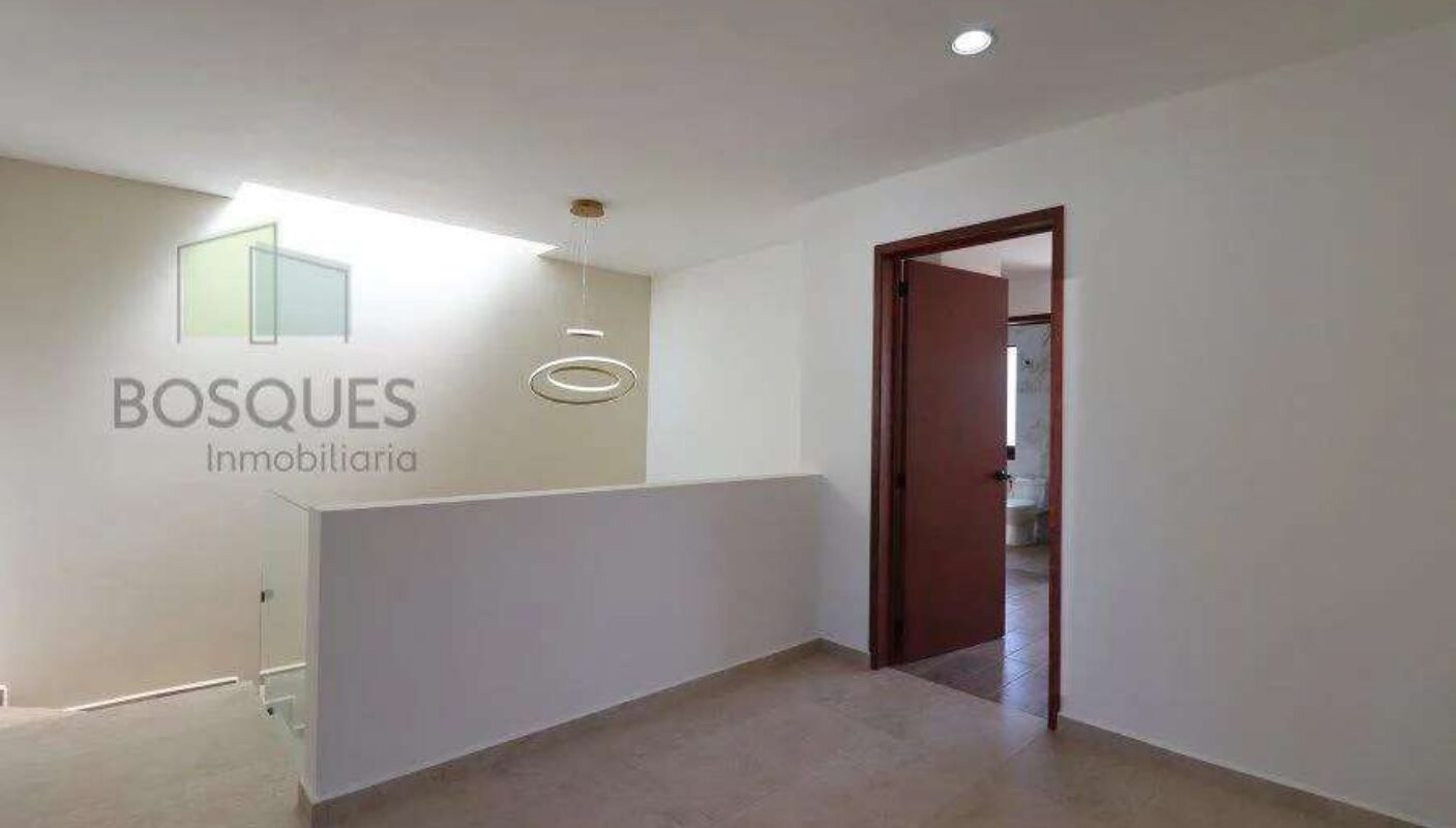 Moderna Casa de dos niveles,186 m2 de Construcción. Fraccionamiento Bosques de San Juan