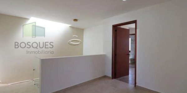 Moderna Casa de dos niveles,186 m2 de Construcción. Fraccionamiento Bosques de San Juan