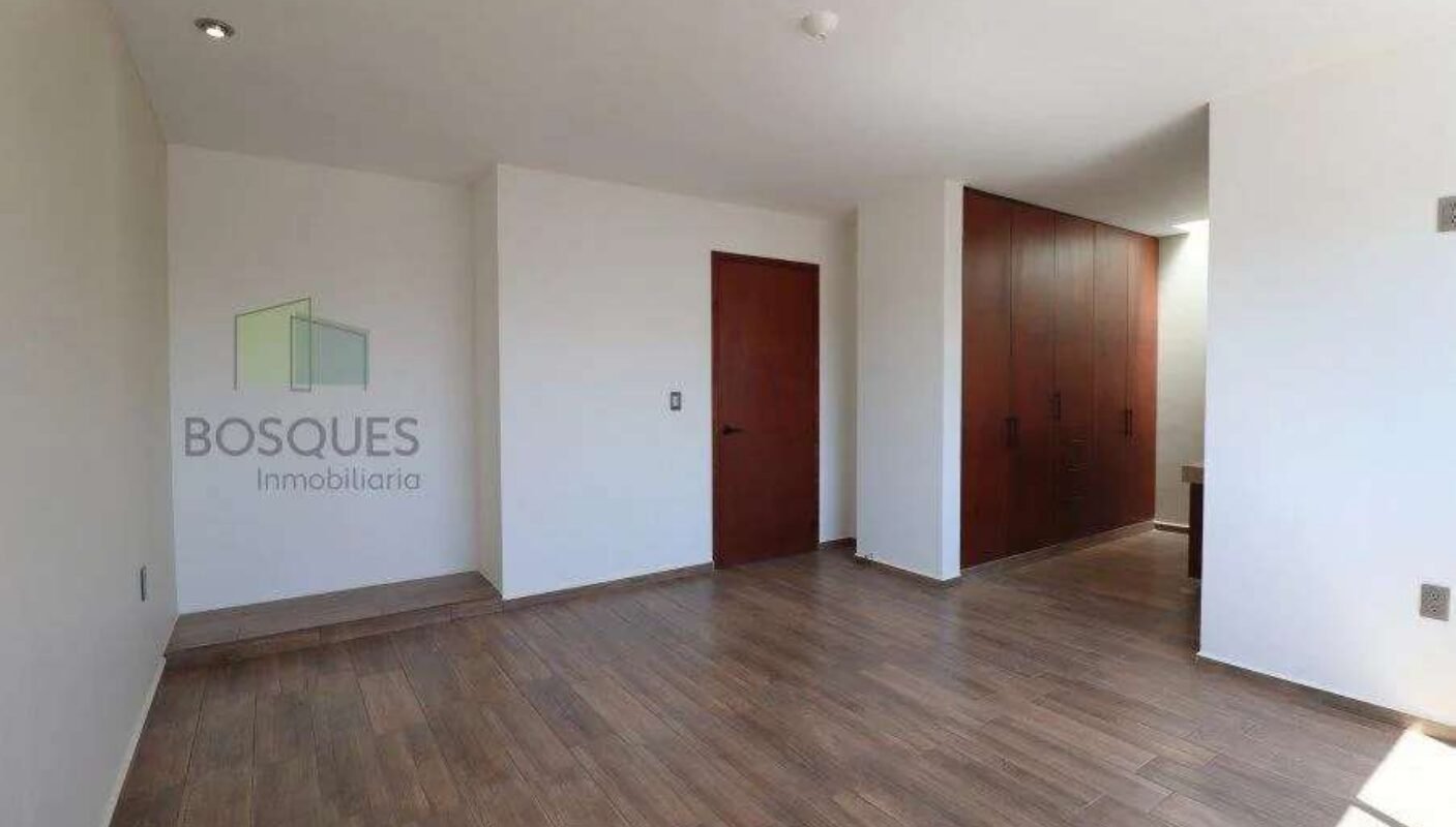 Moderna Casa de dos niveles,186 m2 de Construcción. Fraccionamiento Bosques de San Juan