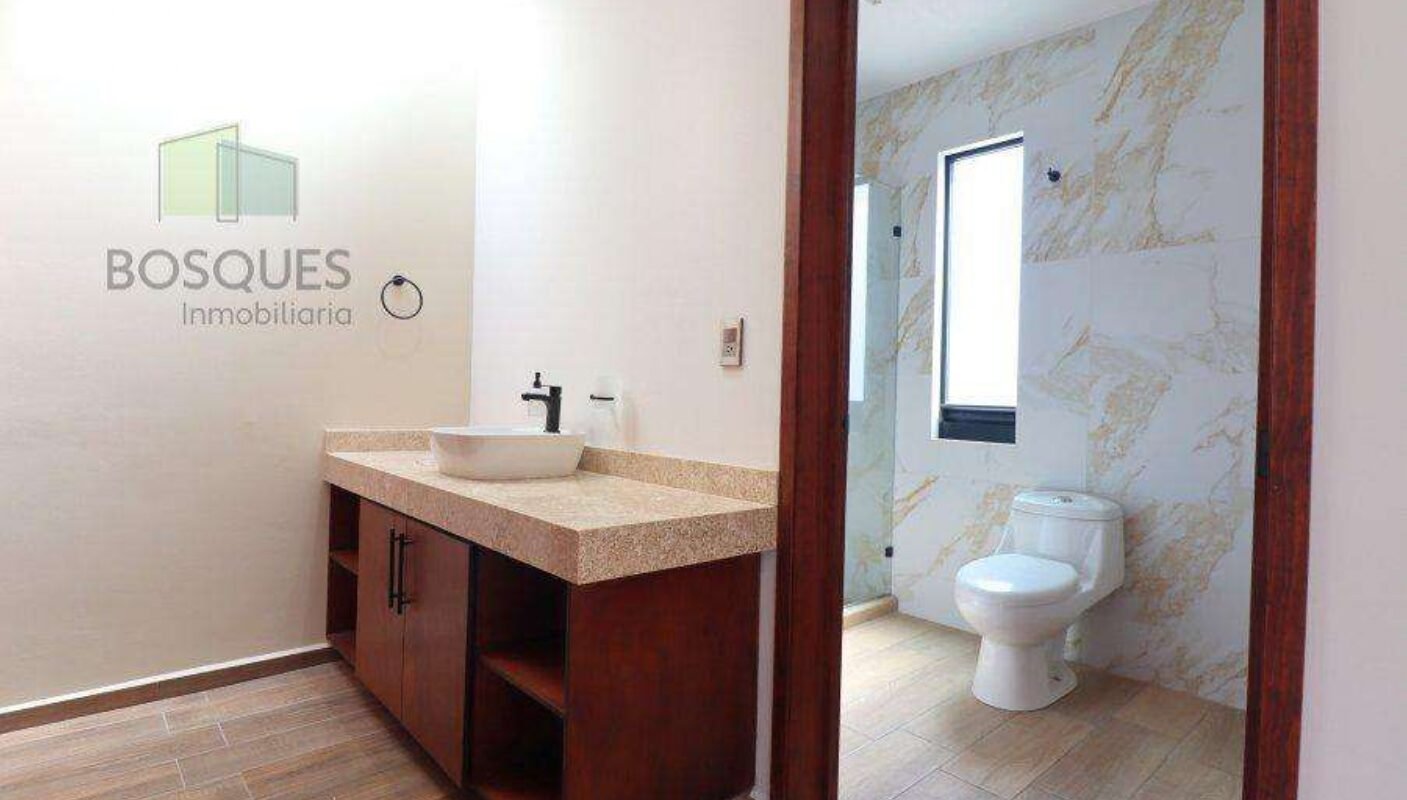 Moderna Casa de dos niveles,186 m2 de Construcción. Fraccionamiento Bosques de San Juan