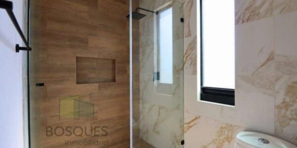 Moderna Casa de dos niveles,186 m2 de Construcción. Fraccionamiento Bosques de San Juan