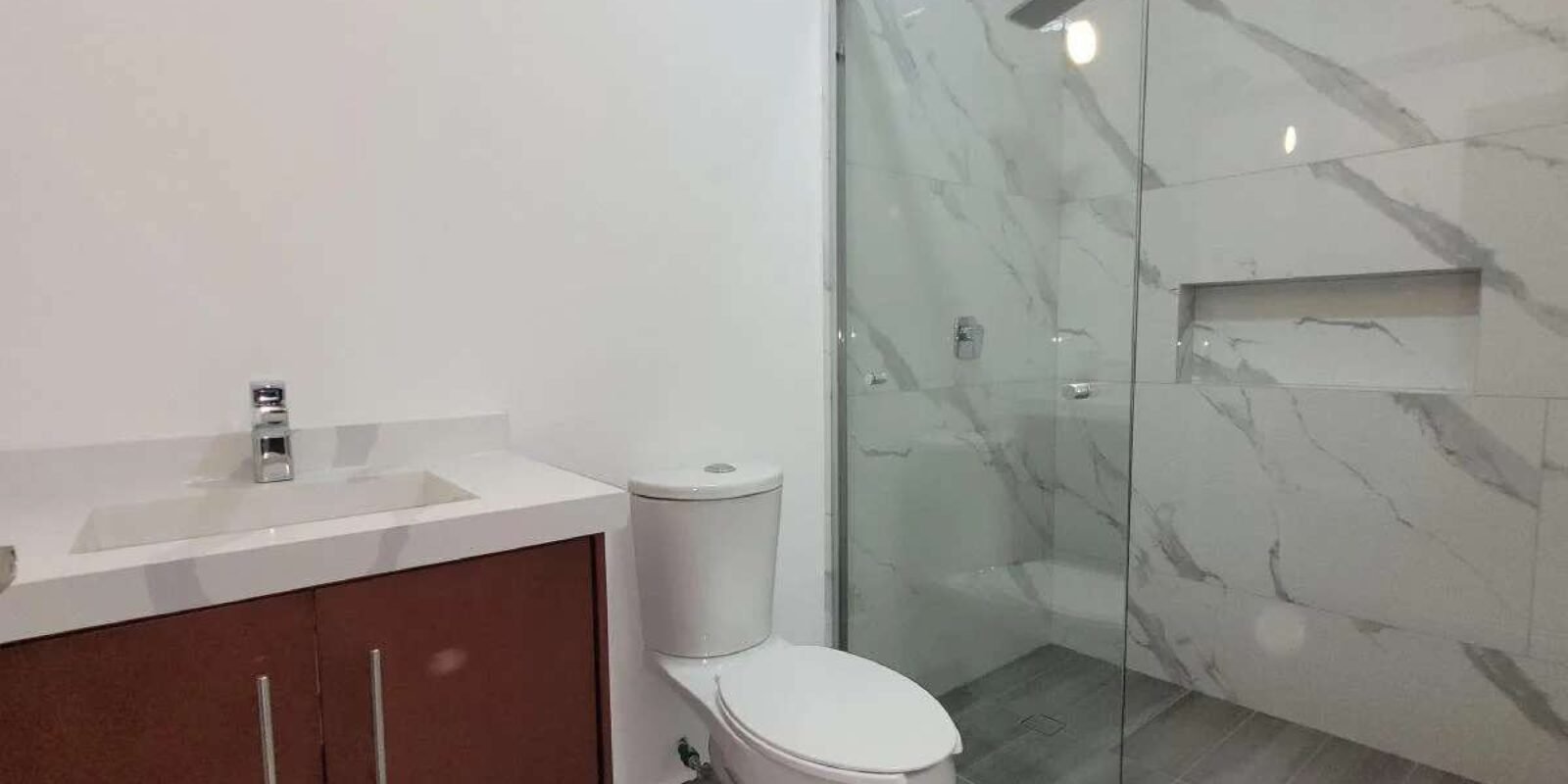 Casa con diseño moderno, 4 recámaras, 202 m2 de construcción