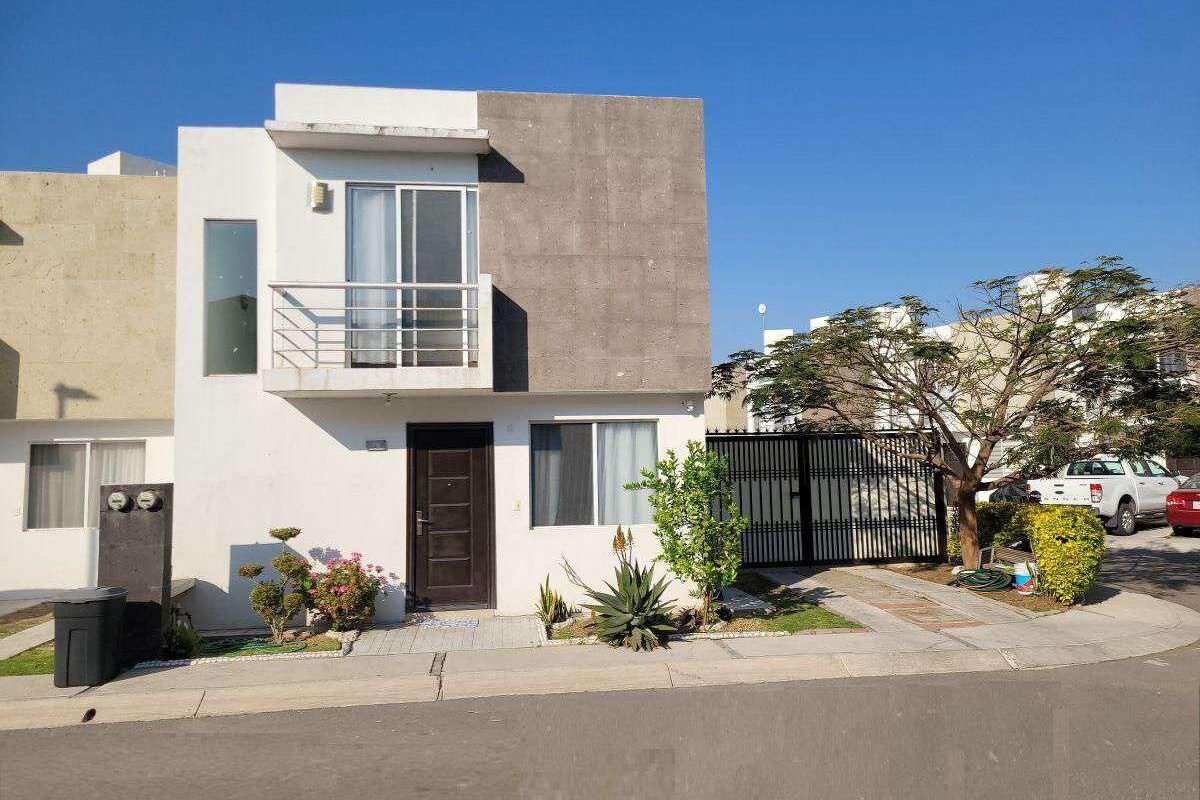 Casa en Esquina, en Fraccionamiento, 3 recámaras