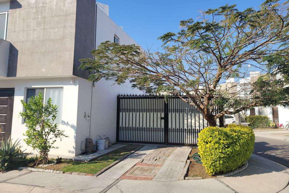 Casa en Esquina, en Fraccionamiento, 3 recámaras