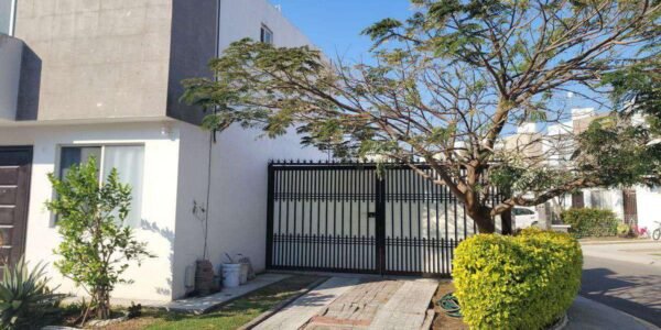 Casa en Esquina, en Fraccionamiento, 3 recámaras