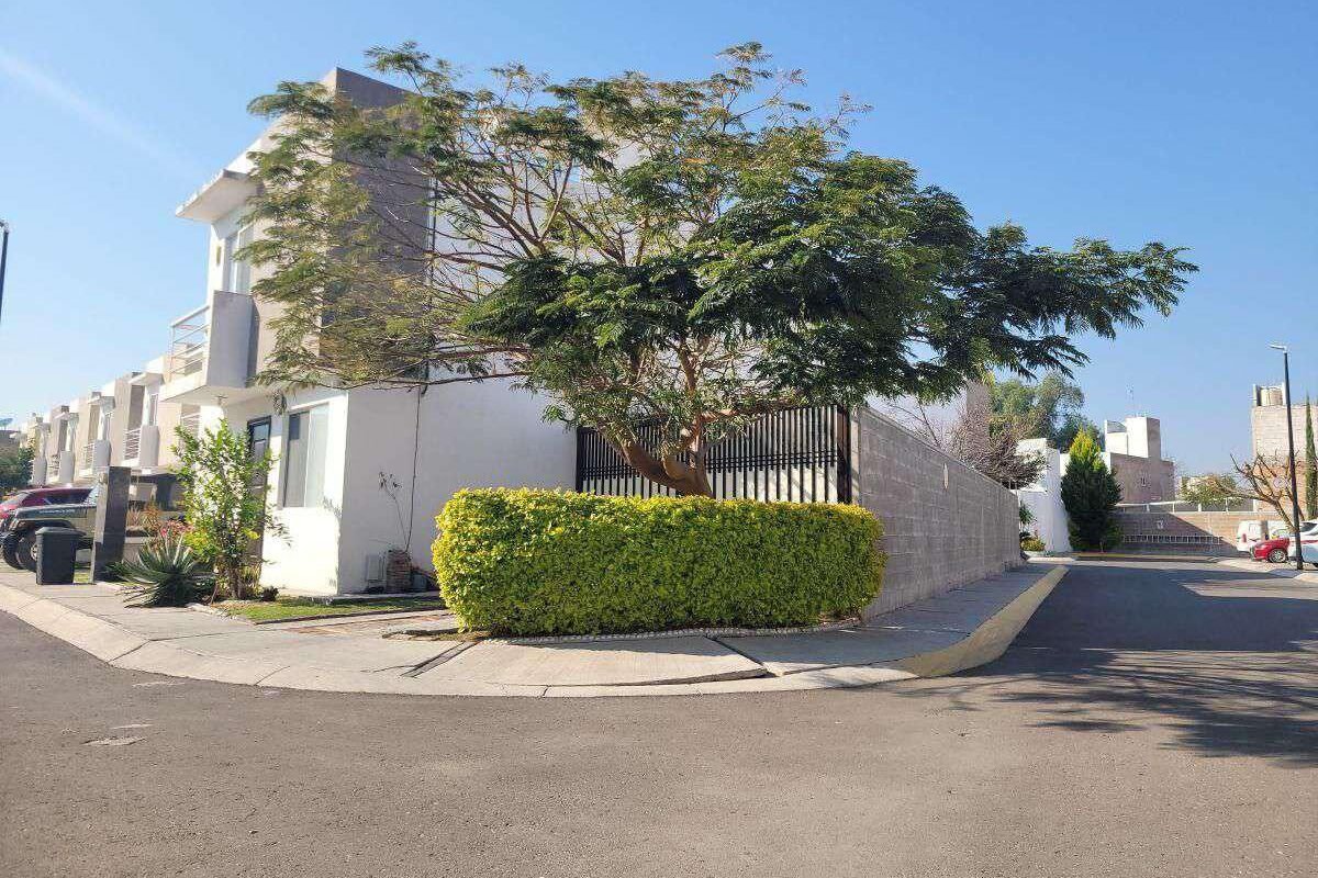 Casa en Esquina, en Fraccionamiento, 3 recámaras