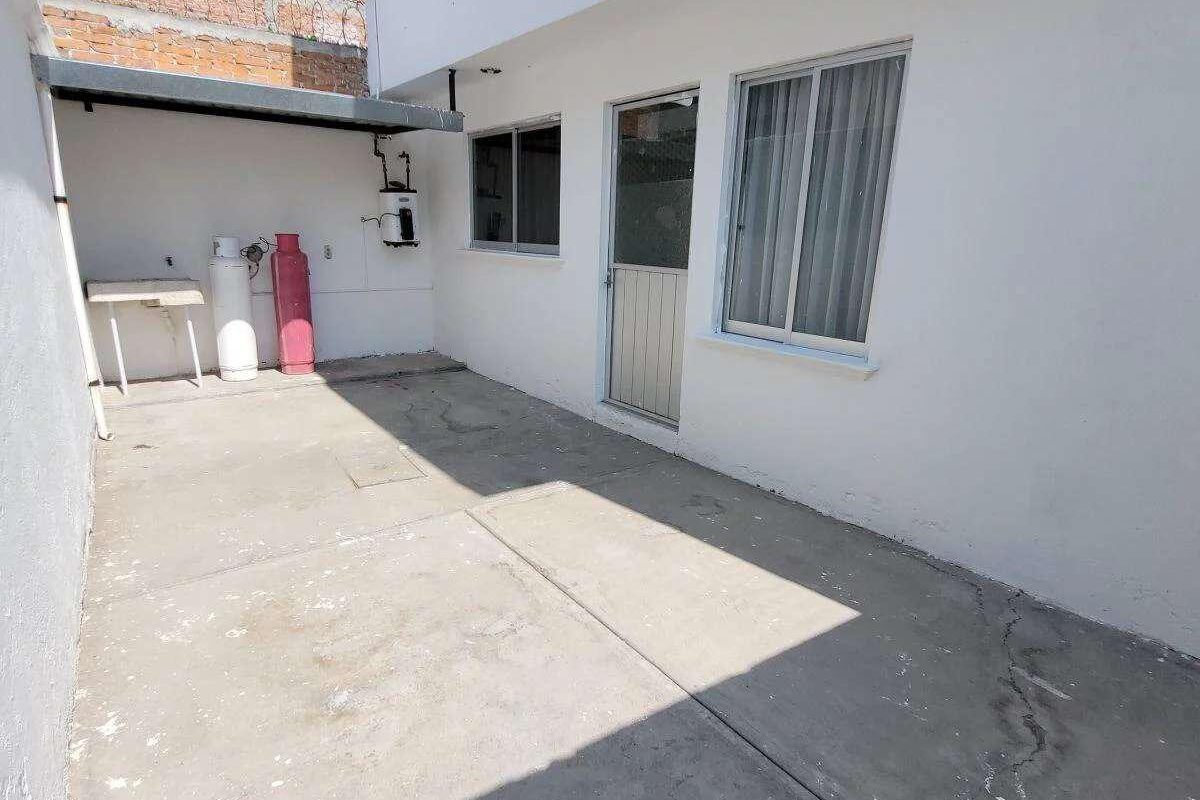 En Venta Casa de 2 Niveles, 4 recamaras, 2 baños y medio, Fracc Bosques de San Juan