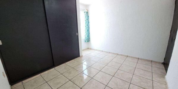 En Venta Casa de 2 Niveles, 4 recamaras, 2 baños y medio, Fracc Bosques de San Juan