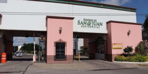 Casa en Esquina, en Fraccionamiento, 3 recámaras